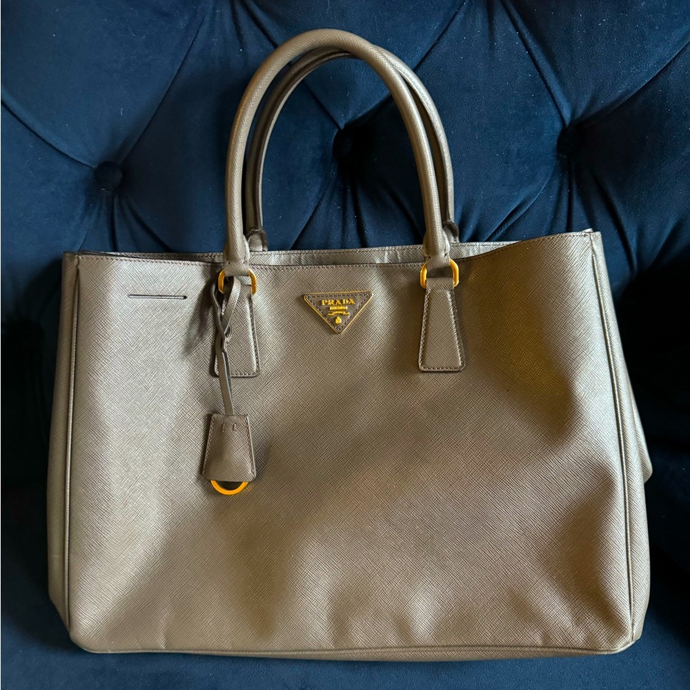 Prada Saffiano, Medium - Olive